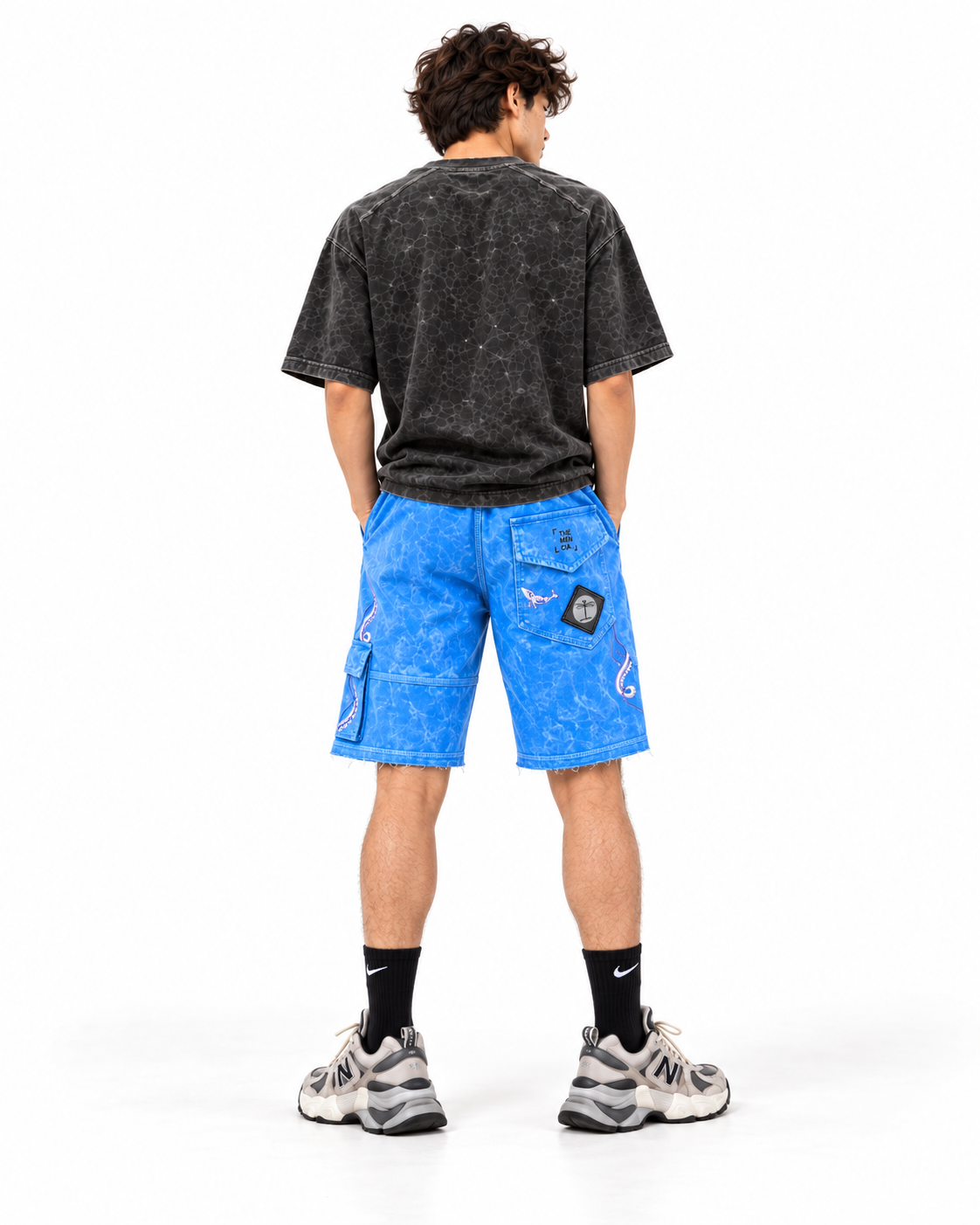 Bermuda Prosess Blue THEMENCIA vista trasera en modelo masculino