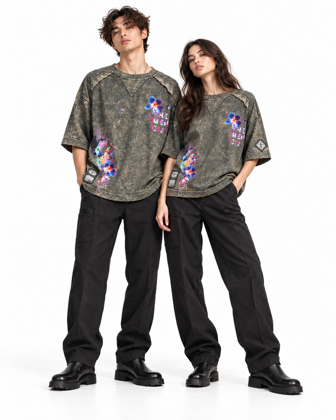 Playera Process Colibrí Verde THEMENCIA en modelos masculino y femenino, fondo blanco