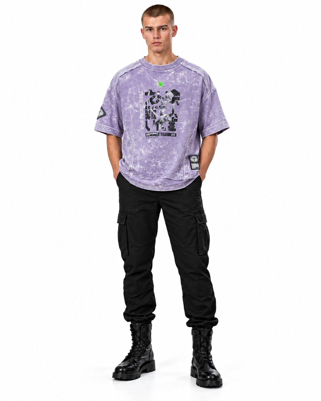 Playera Prosess Lila THEMENCIA en modelo masculino, fondo blanco